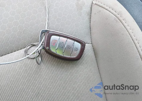 2017 Hyundai Elantra Value Edition z USA, uszkodzony, nr VIN 5NPD84LF5HH145597